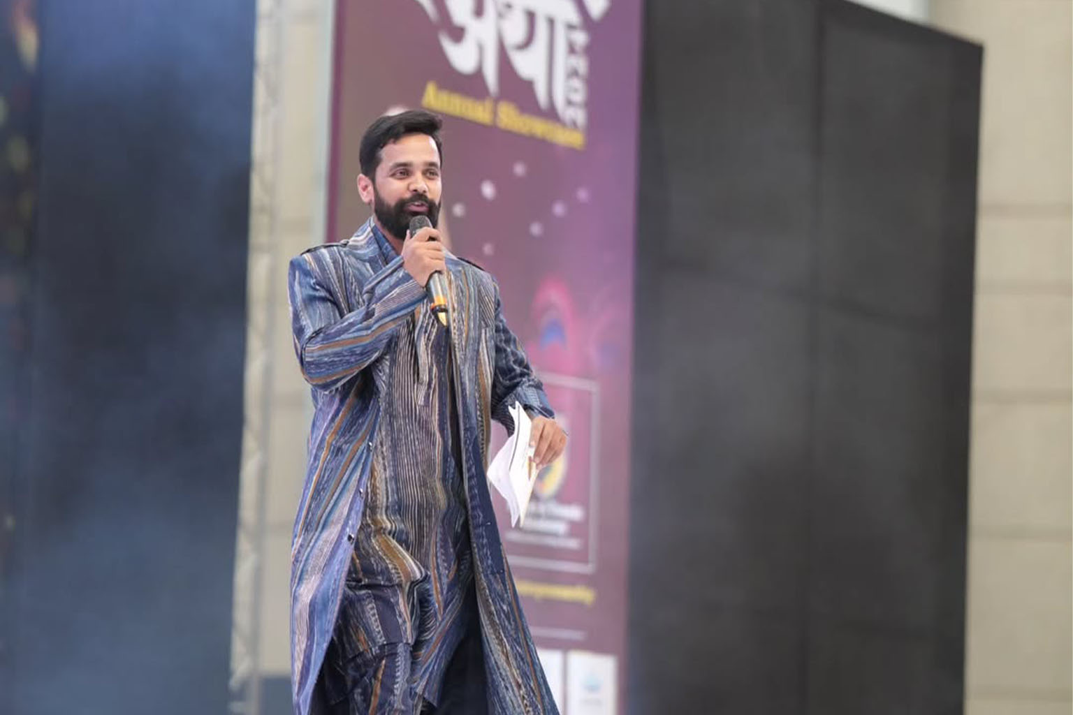 Wedding anchor coordinating with DJ planner and photographer